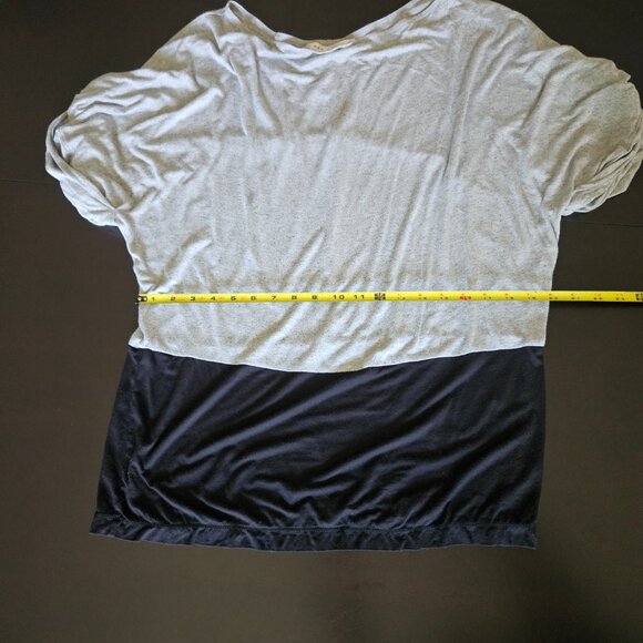 3/$25 Dolman sleeve top - Picture 7 of 12